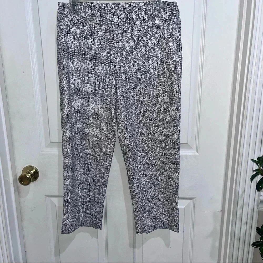 Women’s black and white new direction crop pants/b-138